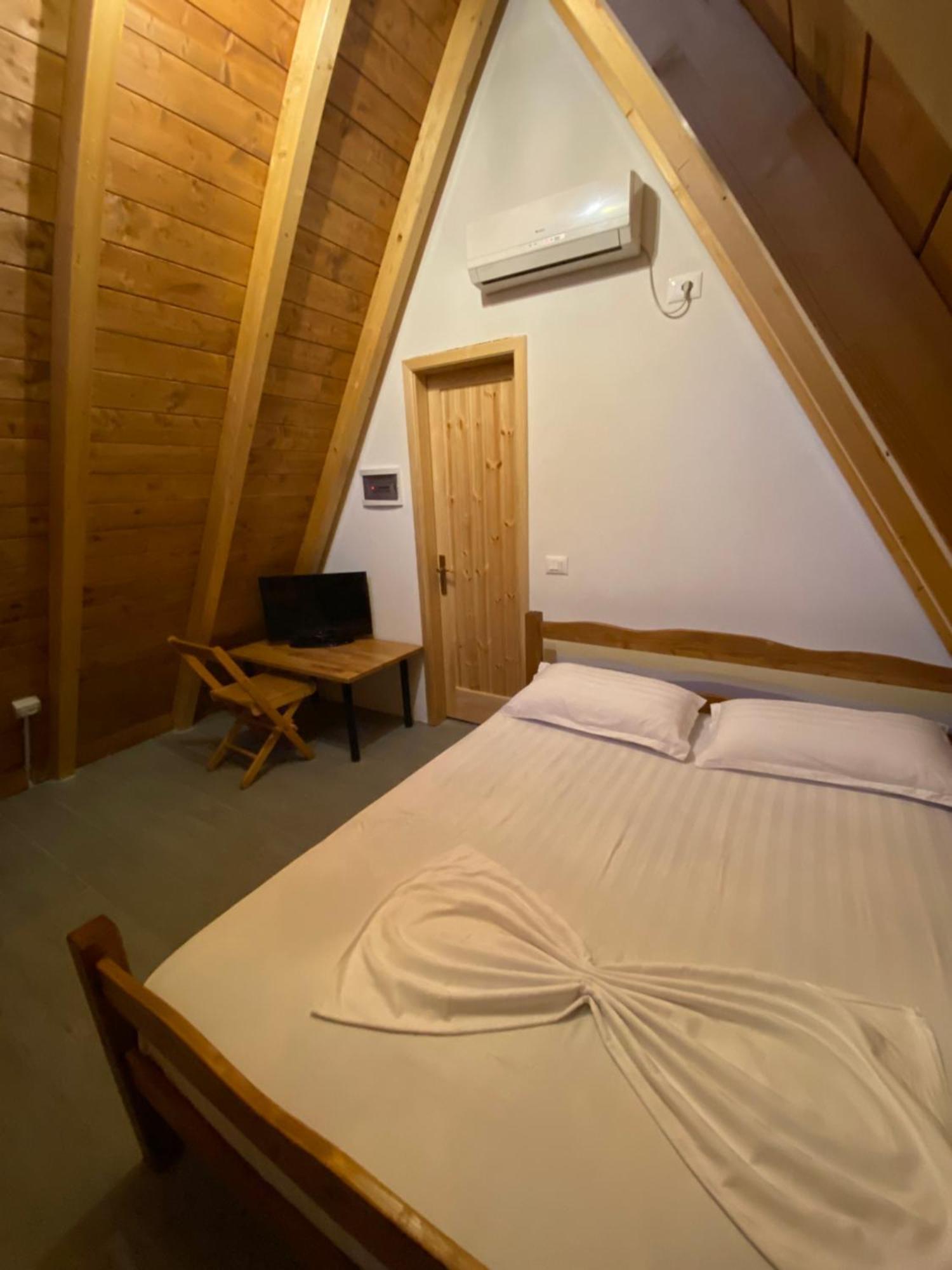 Windmill Shkodra Gesthouse Camping & Grill Shkodër Exterior foto